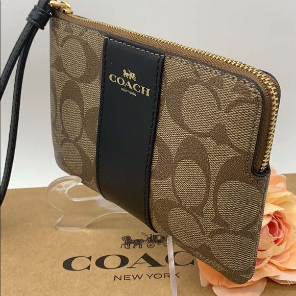 COACH Corner Zip Wristlet In Signature Canvas - Picture 6 of 8